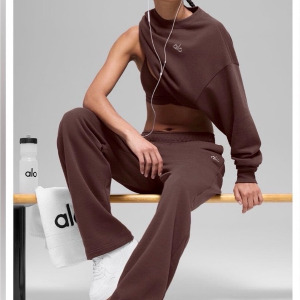 ALO Yoga Women’s Track Pants in Chocolate Brown